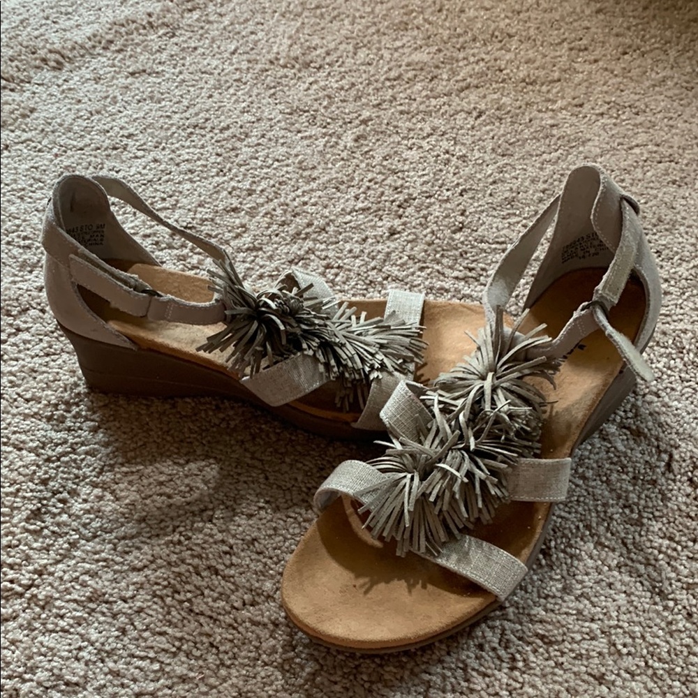 Stylish Women's Fringe Sandals - Gray